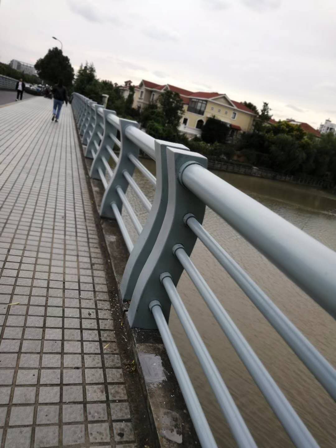 通化人行道防栏杆价格请查看