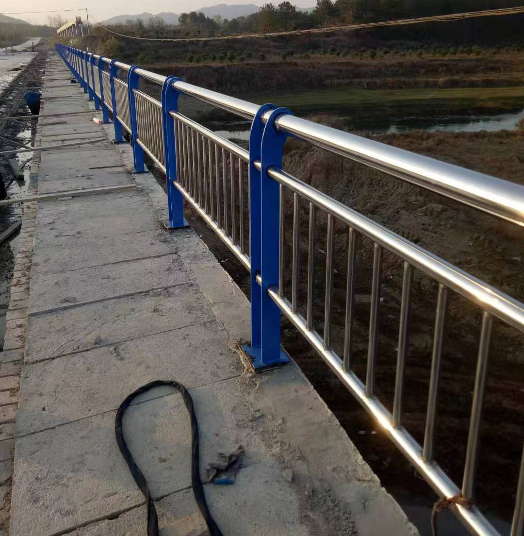滁州明光喷塑钢桥梁护栏厂家