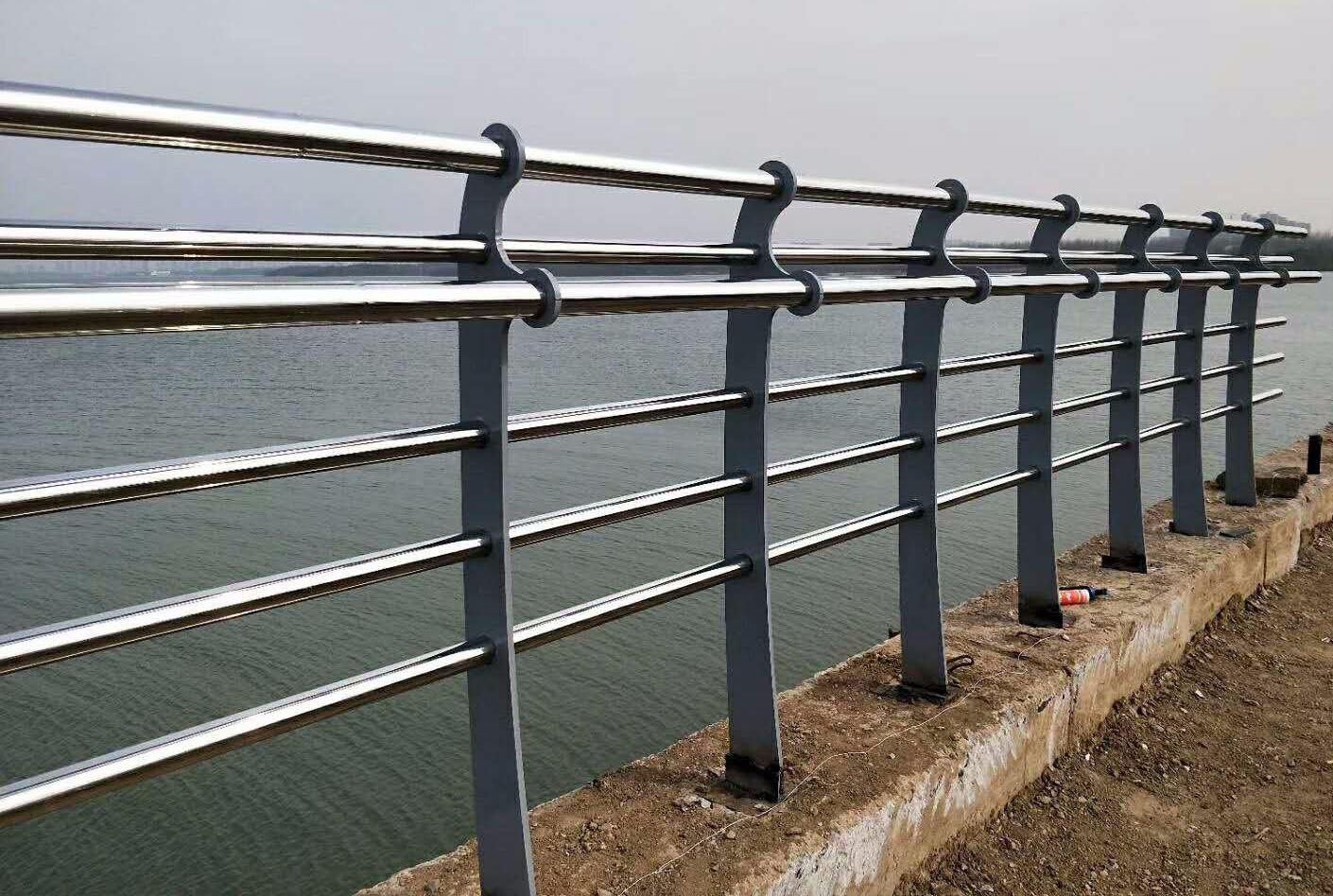 马鞍山当涂不锈钢复合管桥梁栏杆多少钱,1-15米切割_山东兆硕护栏厂家