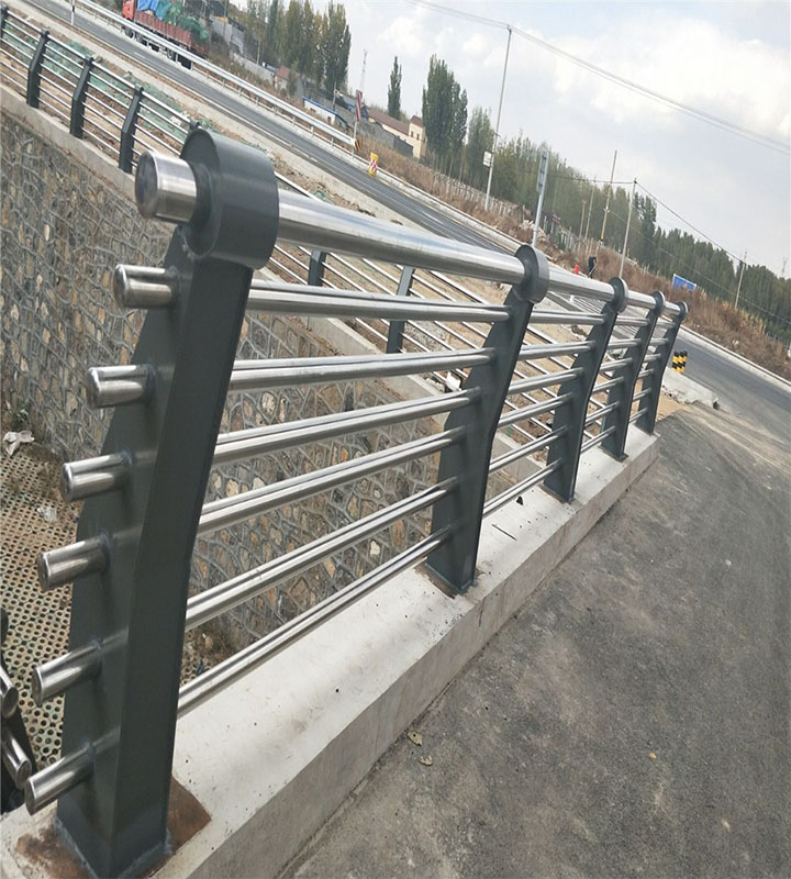 扬州维扬桥梁景观钢栏杆安装铁路项目