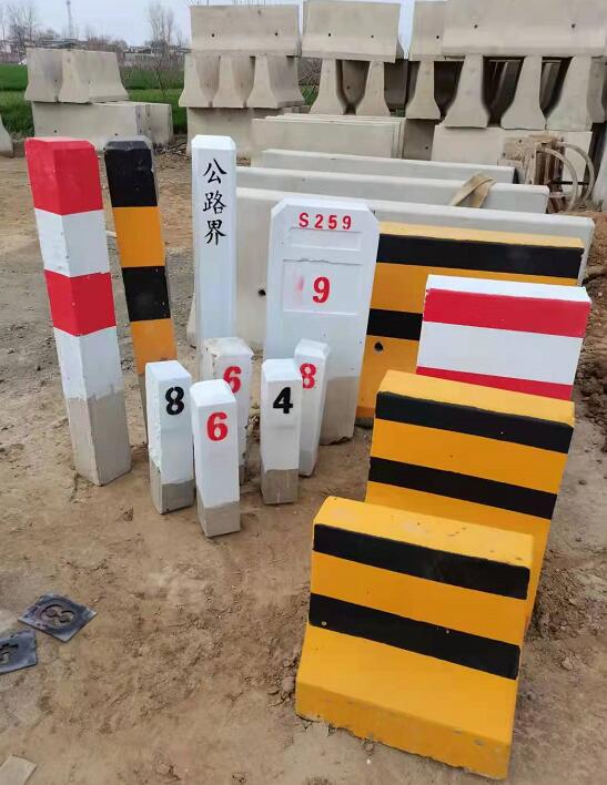 山西安泽出售公路隔离墩水泥预制厂河南隔离墩厂家